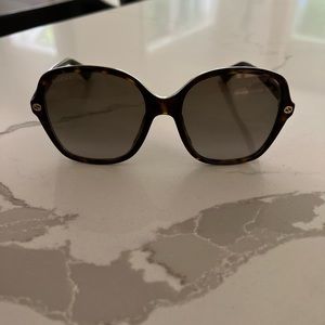 Gucci Womens Sunglasses with green Gucci case
